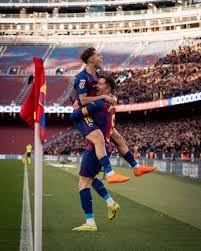 蔡依林演唱会被举报冲上热搜，30米机械蛇、金色公牛等舞台元素引争议，网友质疑西方宗教元素